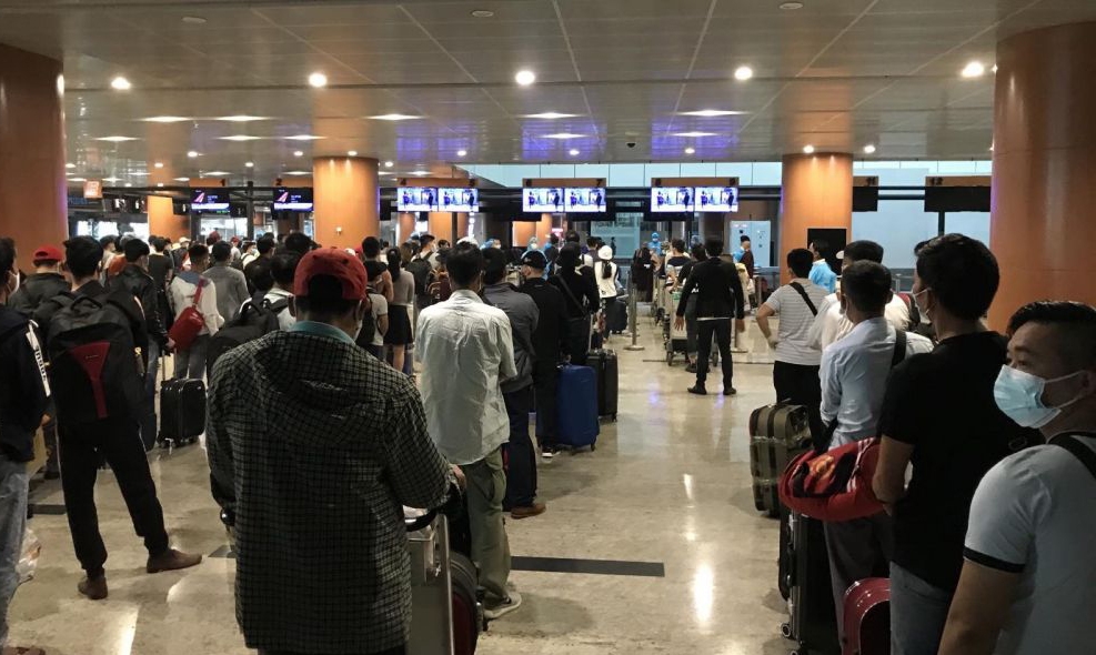 COVID-19: Three flights bring back 690 VN citizens from overseas